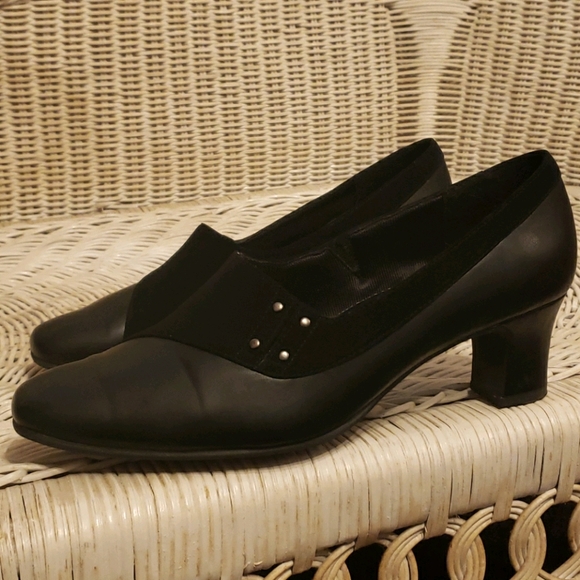 Easy Street Black Suede Pumps - Picture 1 of 8